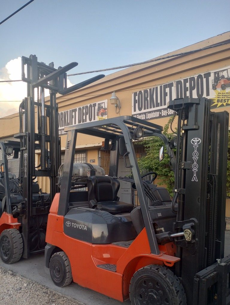 FORKLIFT TOYOTA $12.000