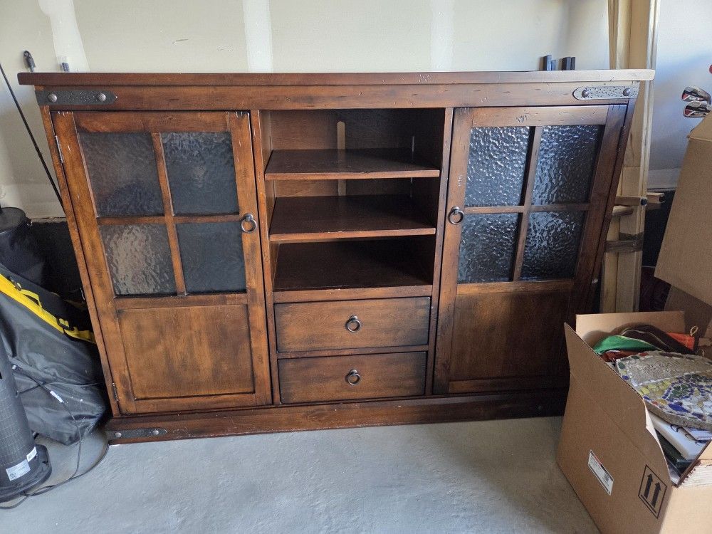 Hutch / TV Stand Make Offer I Need Out Of Garage