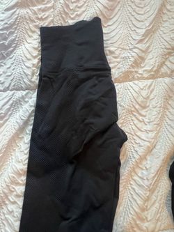 🖤 High-Waisted Textured Black Leggings – Size Small