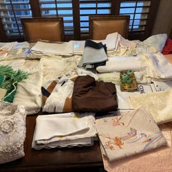 Table Cloths, Linens, Place Mats, Napkins