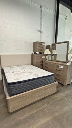 4- Pieces Wood finish King & Queen Bedroom set