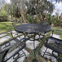 Patio Dining Table & Chairs 