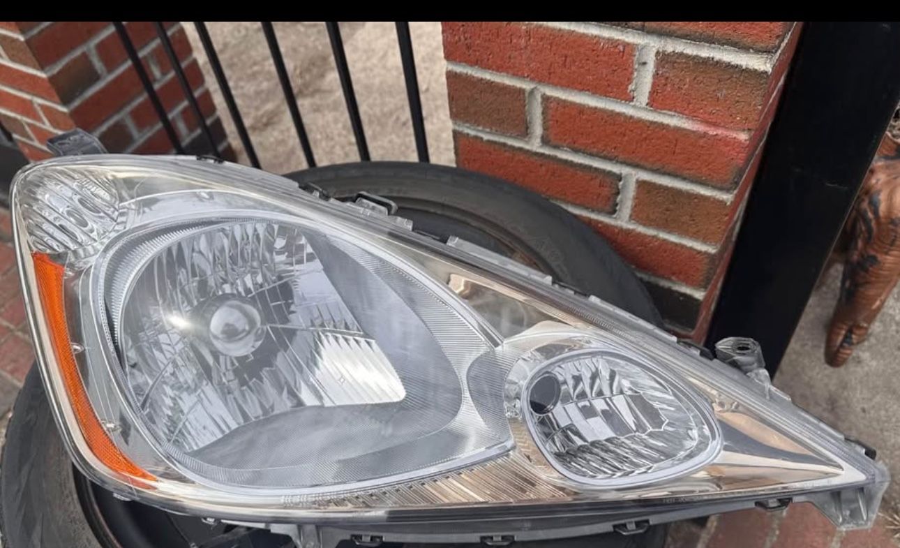 09-14 Honda Fit Passenger Chrome Headlight