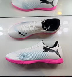 Indoor puma soccer boots