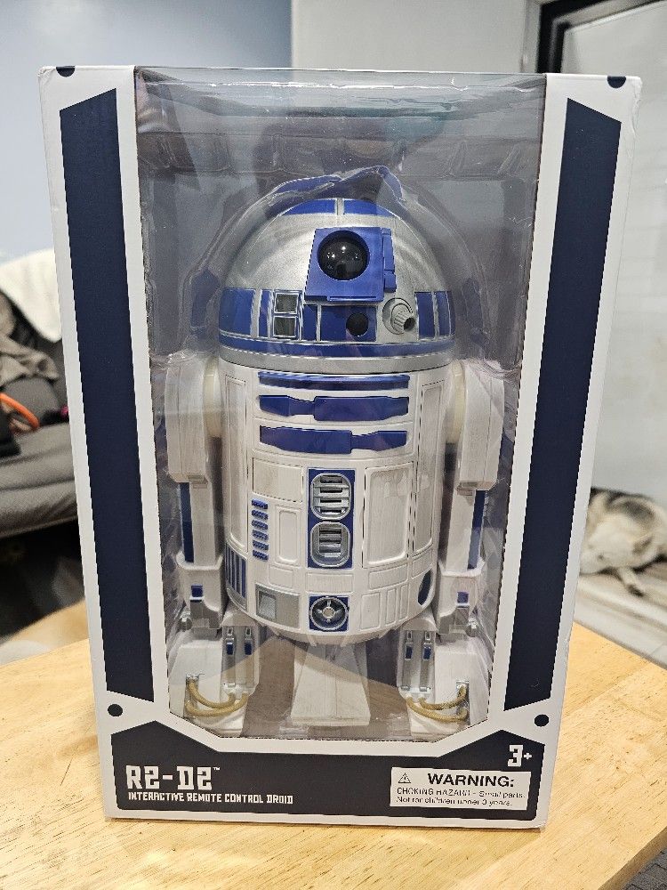R2-D2 ROBOT with A Remote Control
