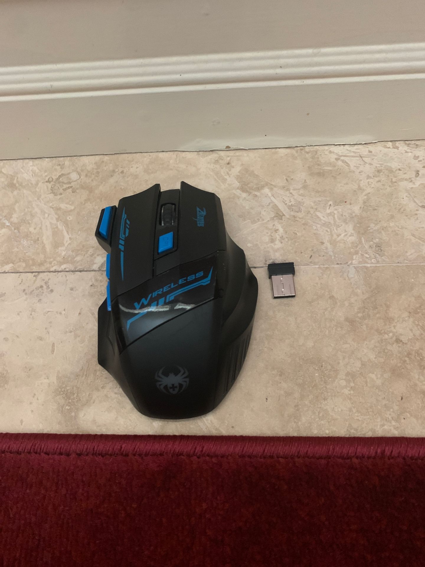 Wireless gaming mouse