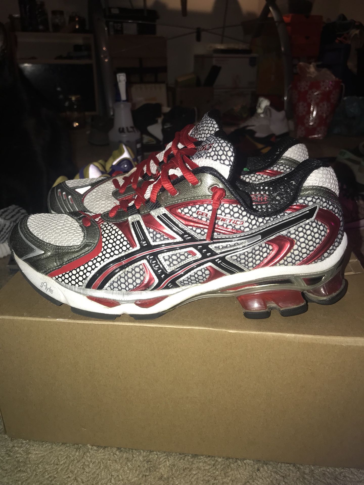 ASICS Gel Kenetic 3s Size 10. Worn Once was too big. Never ran in it again. Although super lightweight durable for runners. Or people on their feet a