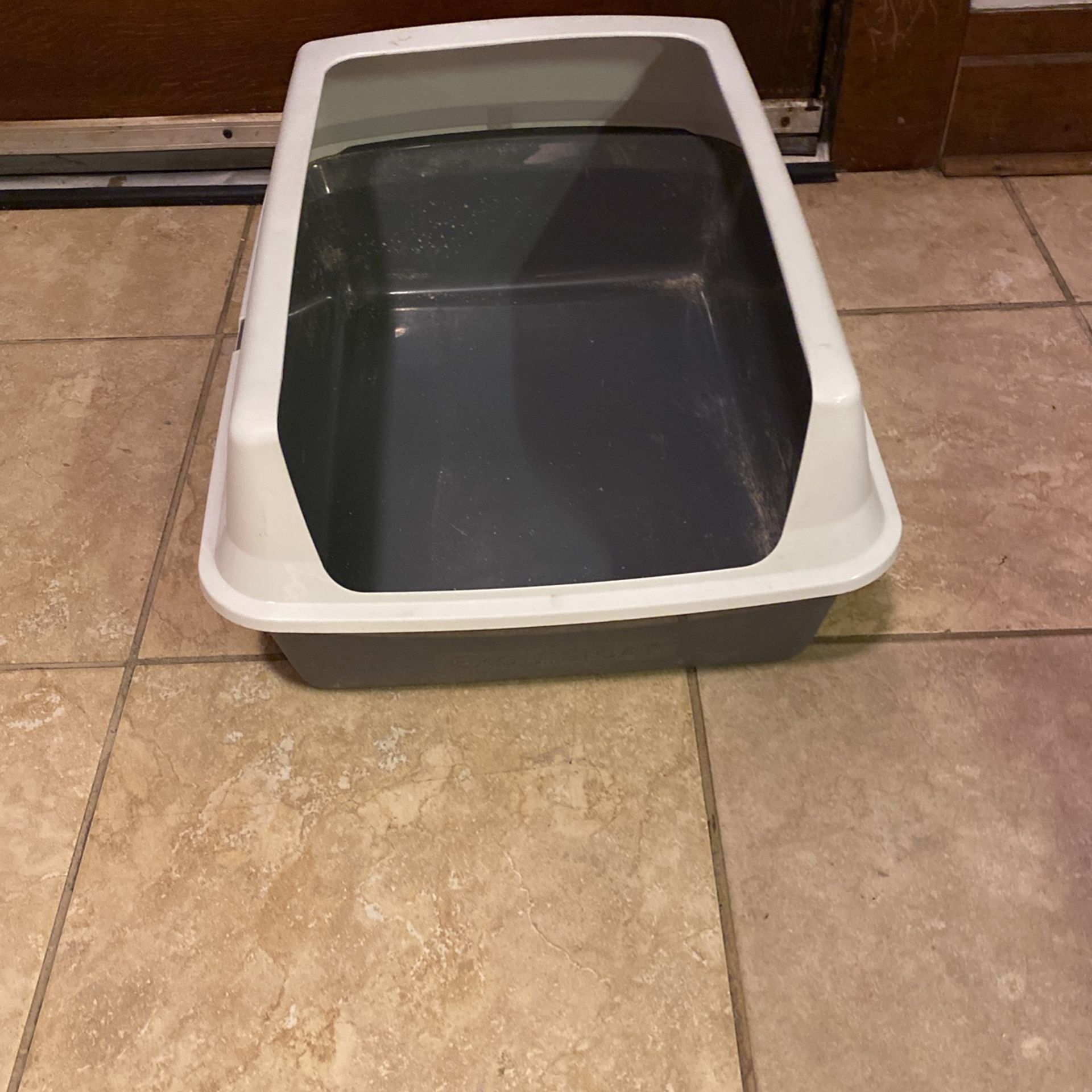 Cat Litter Box Plus Cat Dishes