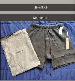 BLACK ESSENTIALS SHORTS