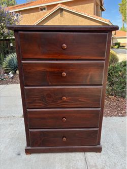 Solid Wood 5 Drawer Dresser Chest of Drawers Furniture Great Condition