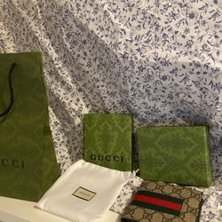 Brand New Gucci Wallet GG Web Canvas Bi-fold Wallet Shoot Me Offers!!