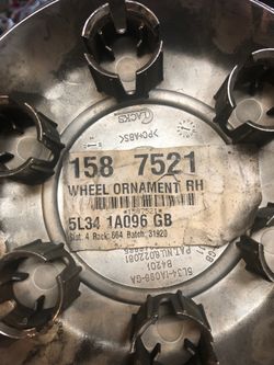 2006 f150 center caps( 4pcs)