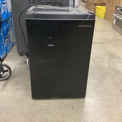 Insignia 4.4 cu.ft. Mini Fridge with Energy Star Certification New Scratch and Dent