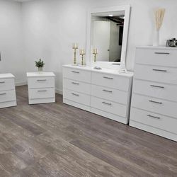 Dresser whit mirror , chest and 2 nightstands - Cómoda con espejo , Gavetero y 2 mesitas de noche