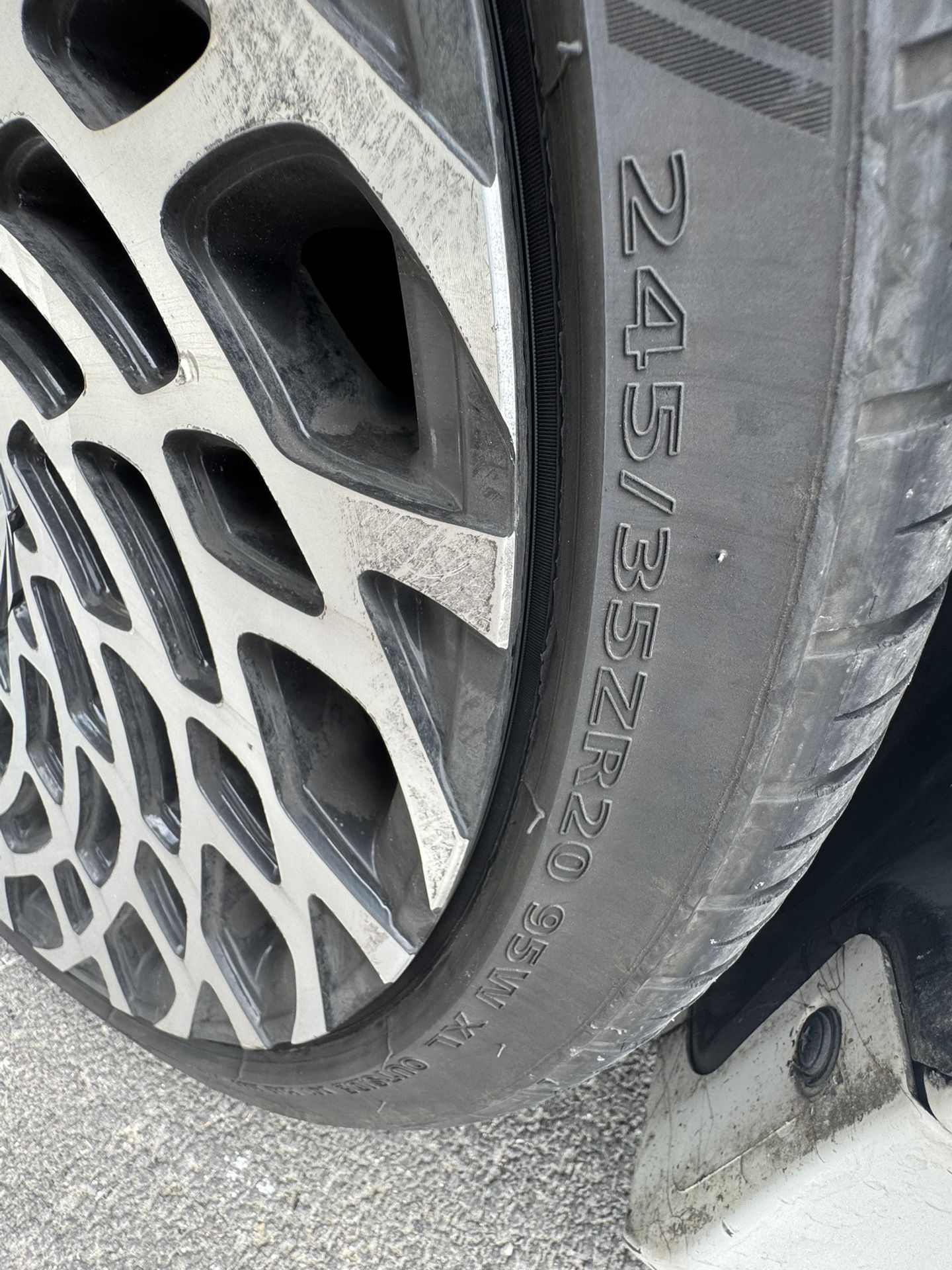 AZARA 20” Custom Rims (Lexani Tires 245/35Z)