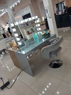 Brand new slaystation Hollywood vanity only $39 down - easy credit - credito fasil