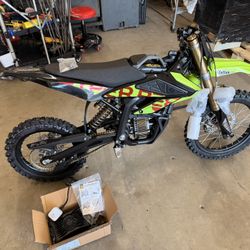 Surron Hyper Bee Brand New Kids Electric Dirt Bike