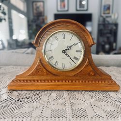 Beautiful Mantel Clock In A Vintage Classic Design & Roman Numerals 18x11.5x6.5
