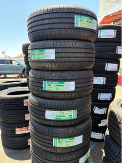 215/45/17 Vendo set de llantas nueva con 60,000 millas de garantía