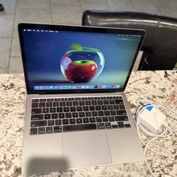 13inch Apple MacBook Pro with Touch-bar and Fingerprint Sensor  Intel Core i5  8 GB Ram 256 GB SSD (Solid State Drive) Intel Iris Graphics  MacOS 15.7