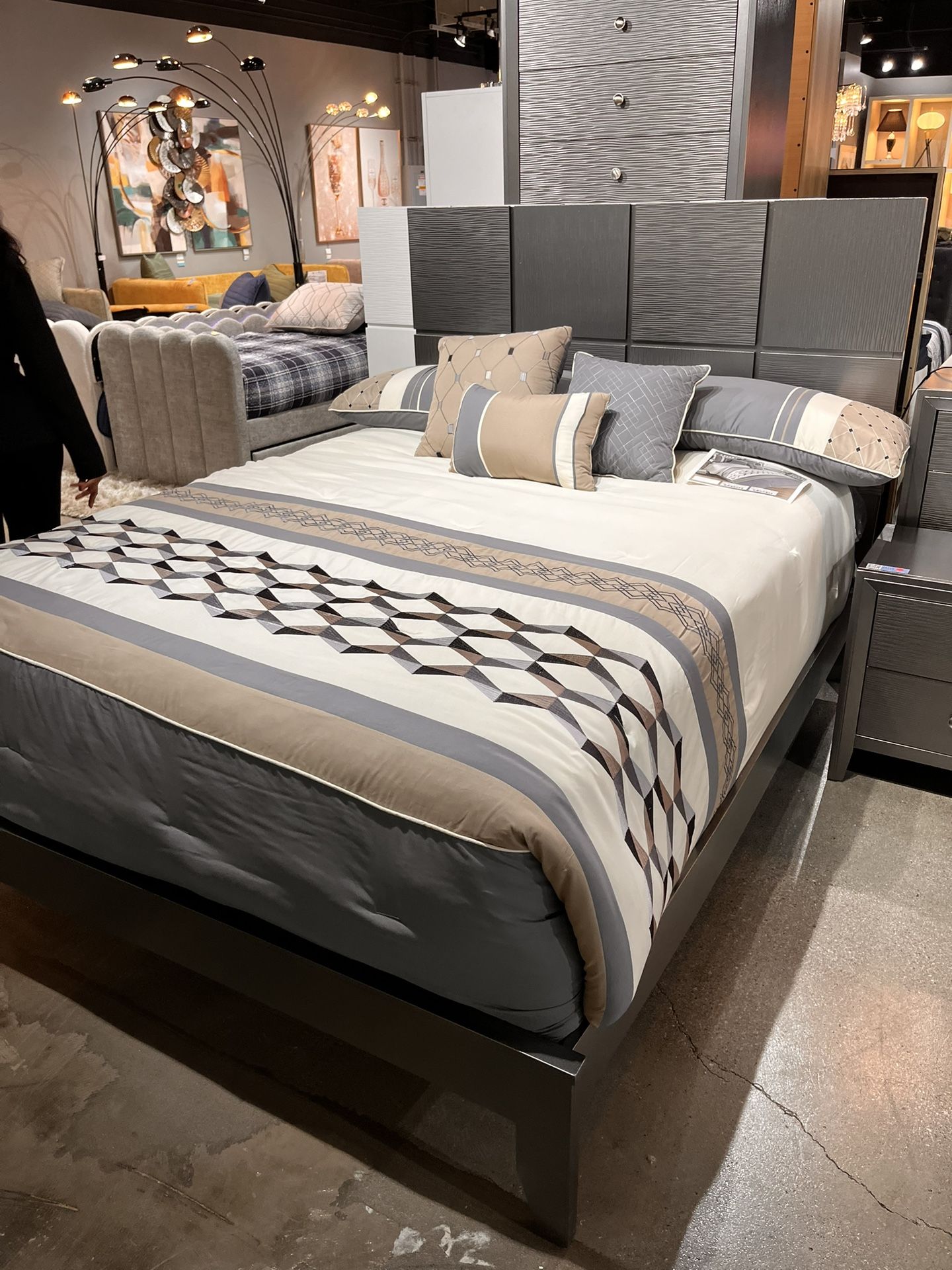 Grey Color 4 Pcs Queen Bedroom Set NEW