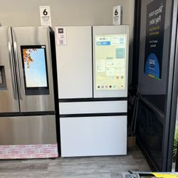 Samsung - Bespoke 29 Cu Ft 4-Door Refrigerator With AI Family Hub And Self Open Doors In White Glass 