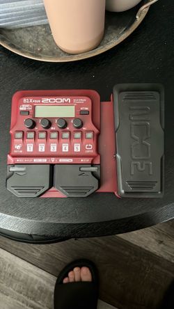 ZOOM B1X FOUR Multi-Effects Processor Guitar Peddle (With Case)