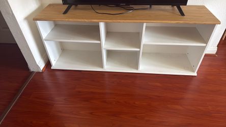 Tv stand Only Tv not included