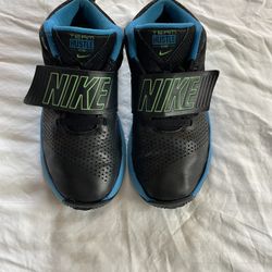 Nike Kids Team Hustle D 8 (GS) Boys Basketball Shoe Sneaker Black/Green/Blue Size 4Y Youth