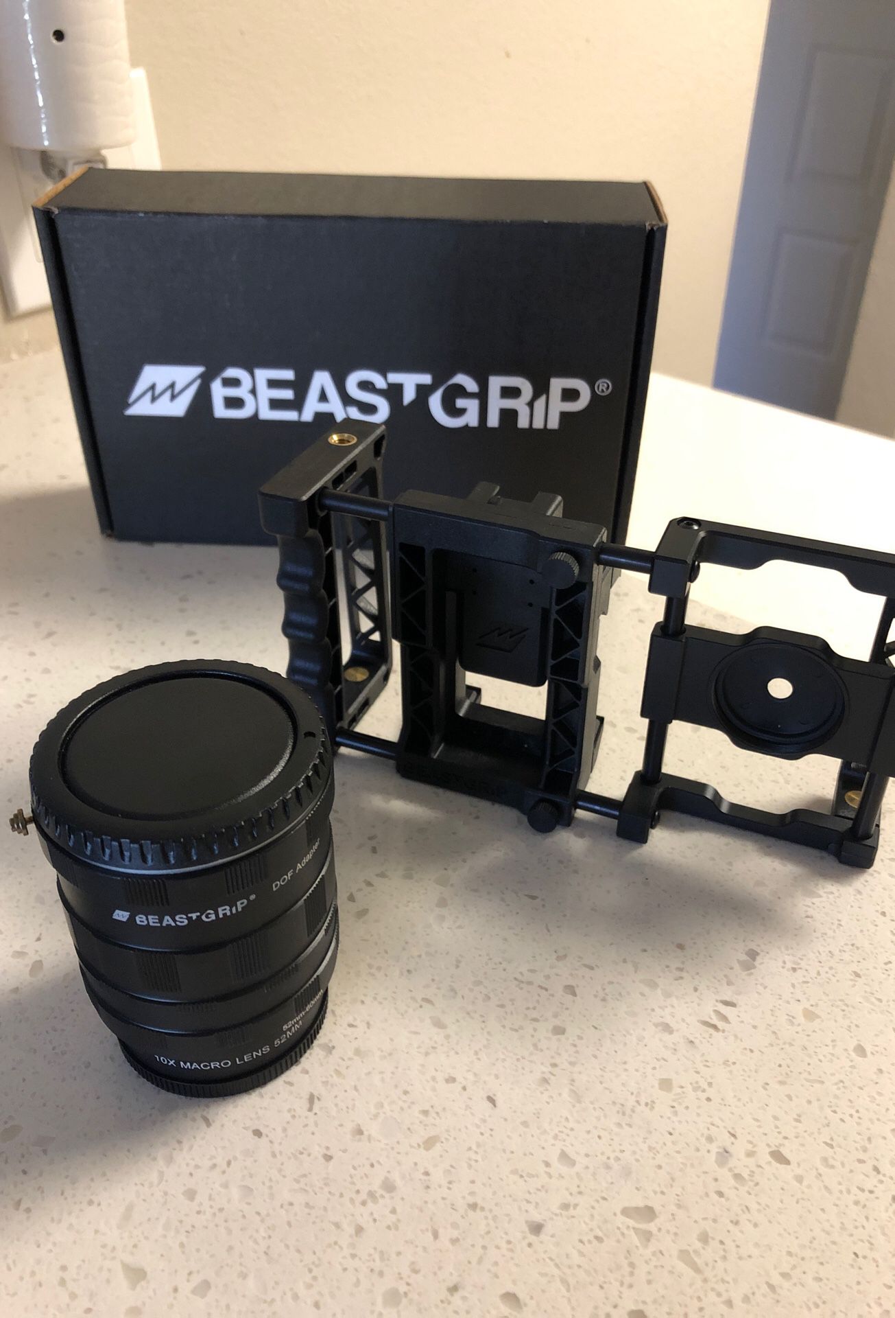 Beast Grip Smartphone Rig + DOF Adapter & 52-60mm lens