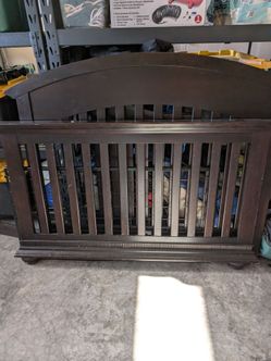 Baby crib/ toddler bed