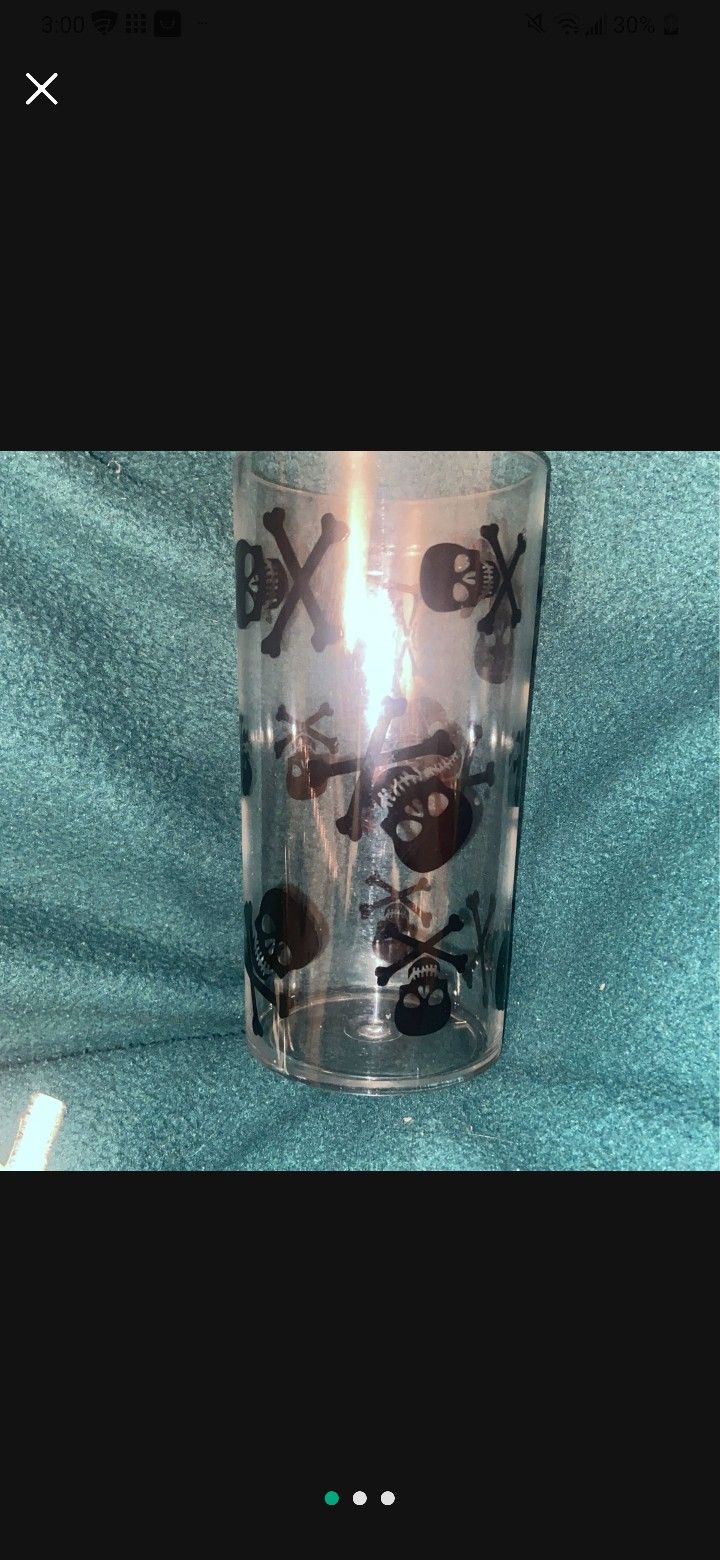 Set Of 4 Tall Skull ☠️ Drinking Glasses For Halloween fun!