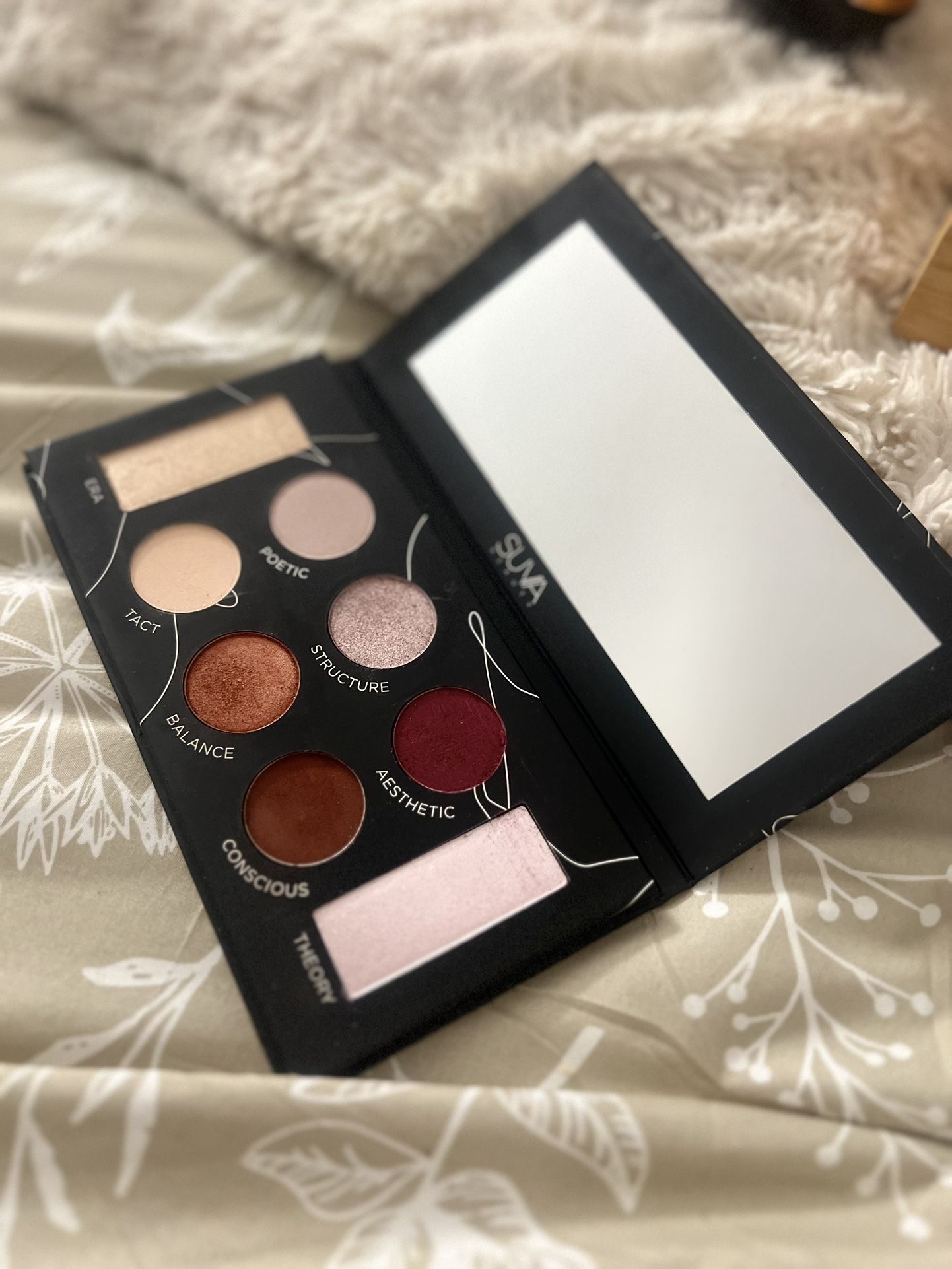 SUVA BEAUTY PROTÉGÉ Eyeshadow Palette makeup