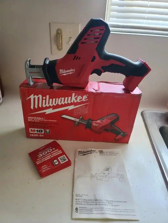 $100 PRICE IS FIRM/PRECIO FIRME Milwaukee M18 18V Lithium-Ion Cordless HACKZALL Reciprocating Saw (Tool-Only)
*NO BATTERY NO CHARGER