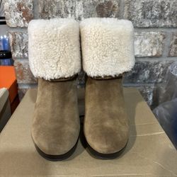 UGG Dandylion II Women’s Size 7