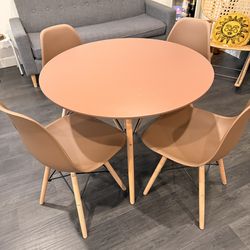 Dinning room table and four dinning room chairs