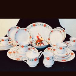 CHRISTMAS FINE BONE CHINA by TRISA PATTERN POINSETTIA & HOLLY - OPEN BOX UNUSED 25 PIECES 4 PIECE PLACE SERVICE - OPEN STOCK on line SEE ALL PHOTOS