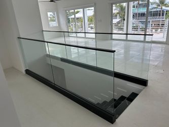 Glass stairs in all the measures