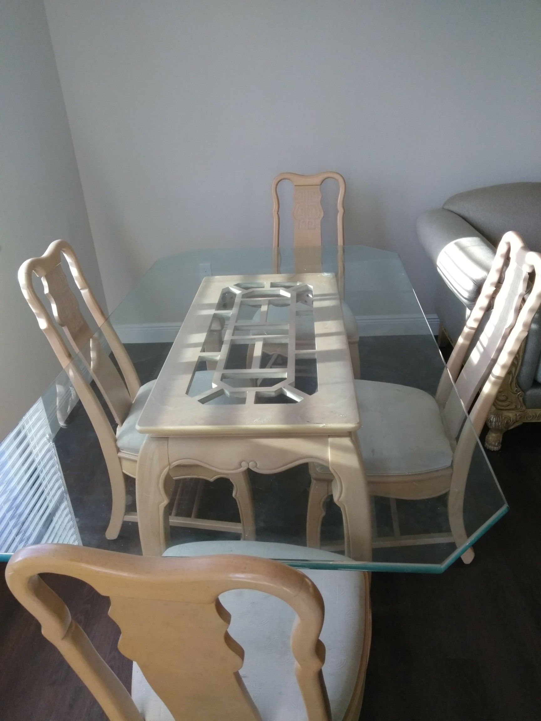 Dinning room table