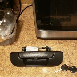 2006-2008 Ram Locking Tail Gate Handel And Oem Wheel Locks