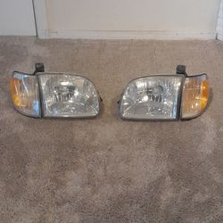 Used 1st Gen Tundra Headlight Set