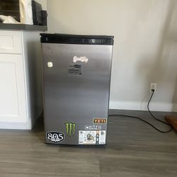 Cool Mini fridge