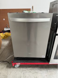 Whirlpool Stainless Steel Dishwasher – Model WDT730PAHZ0 – Works Great