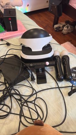 PlayStation VR PS4 Complete Bundle w/ Camera, 2 Move Controllers & Original Box