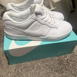 Nike SB Force 58 Premium skate shoe in triple white leather. size 12 mens 75.00 firm