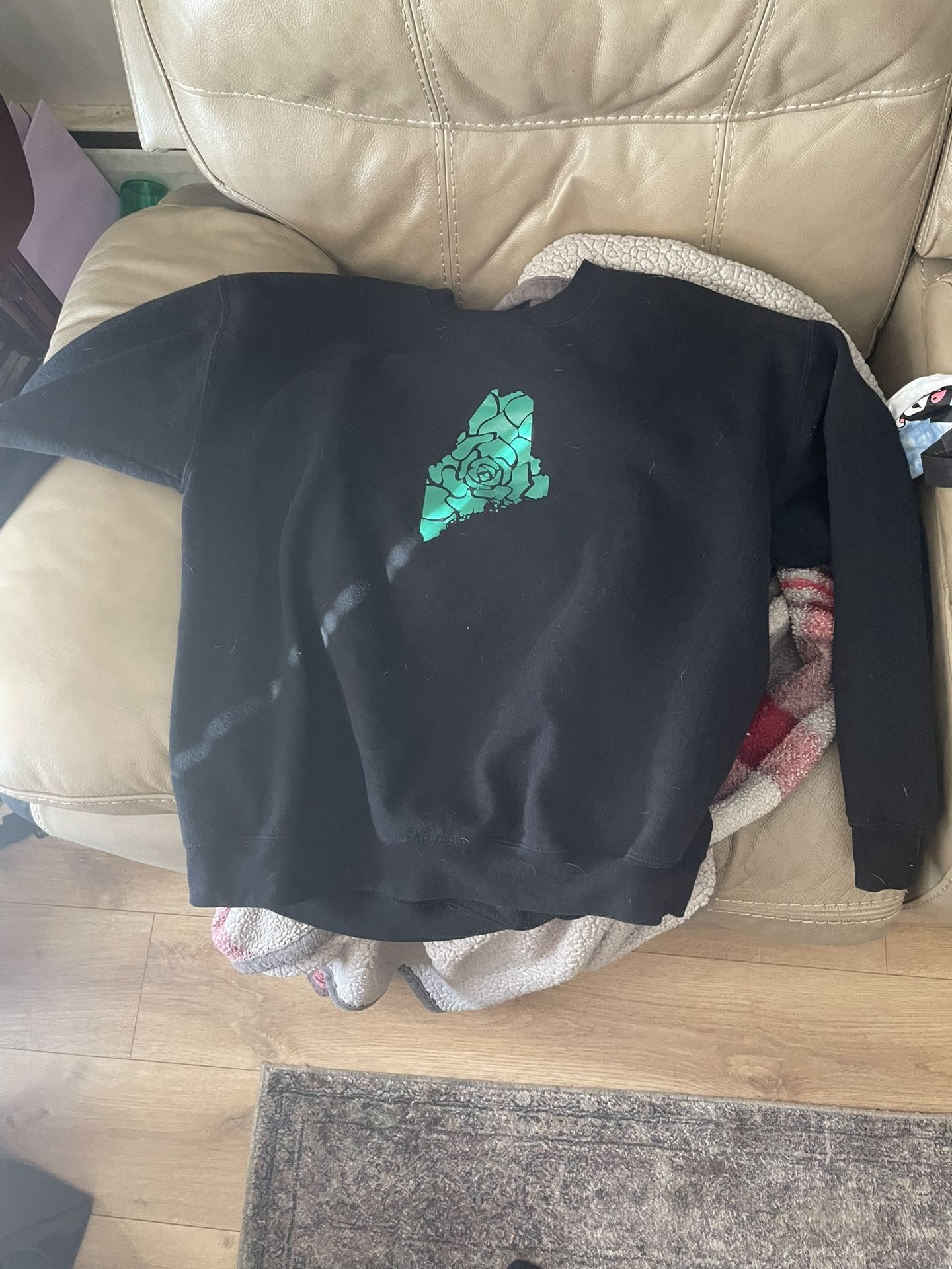 Women’s Large Black Sweatshirt Maine Logo