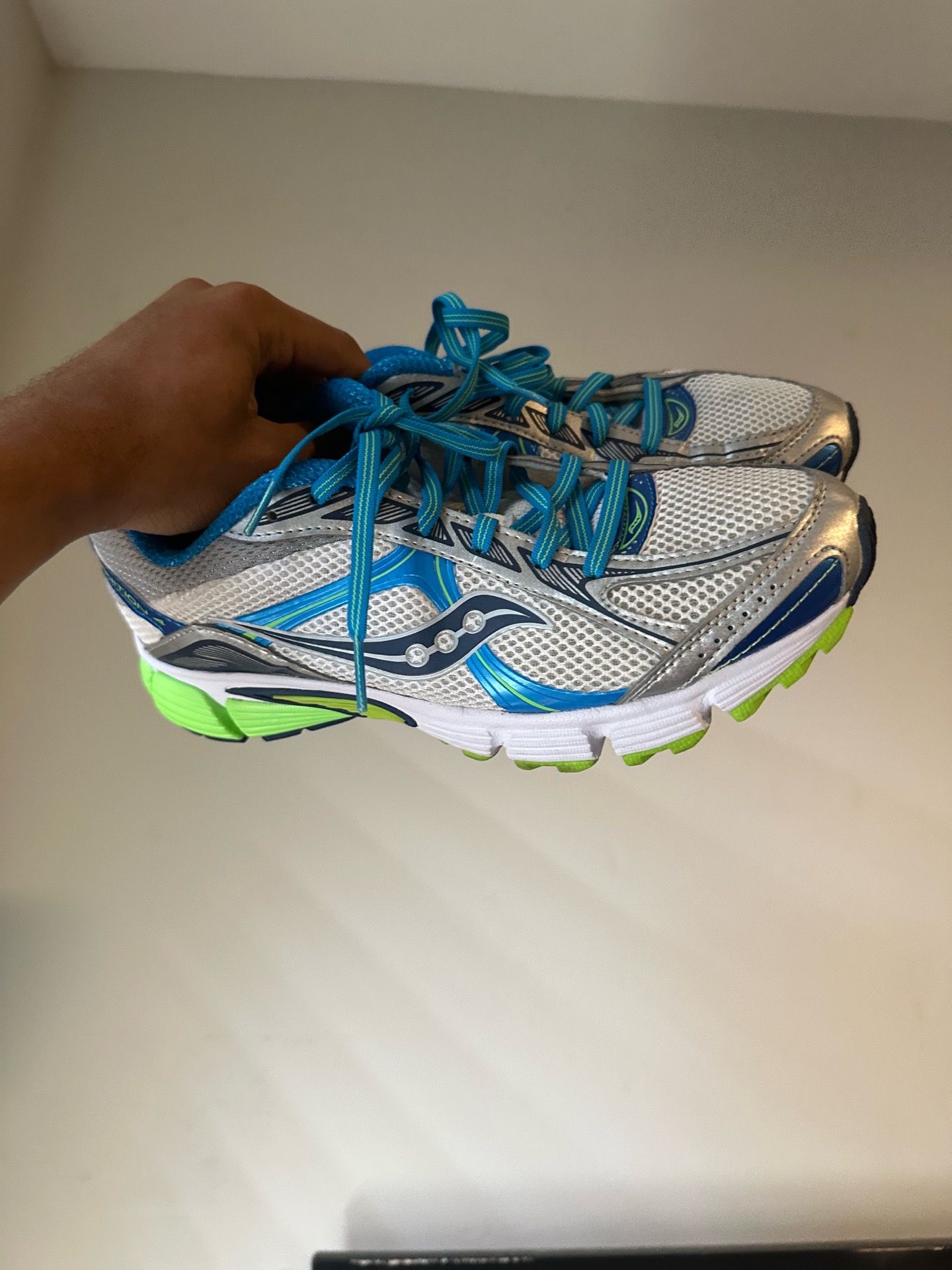 Women’s shoes size 9