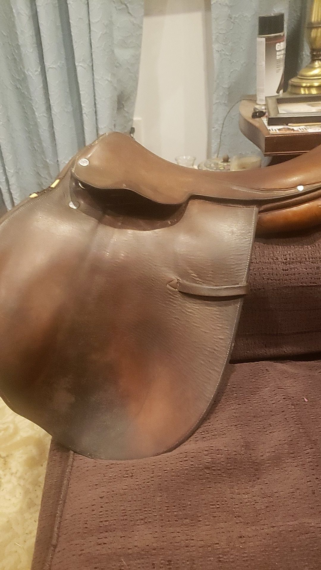 Hermes, older saddle, great starter saddle, 17inch medium ,