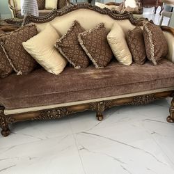 Traditional Style Wooden Sofas With Pillows