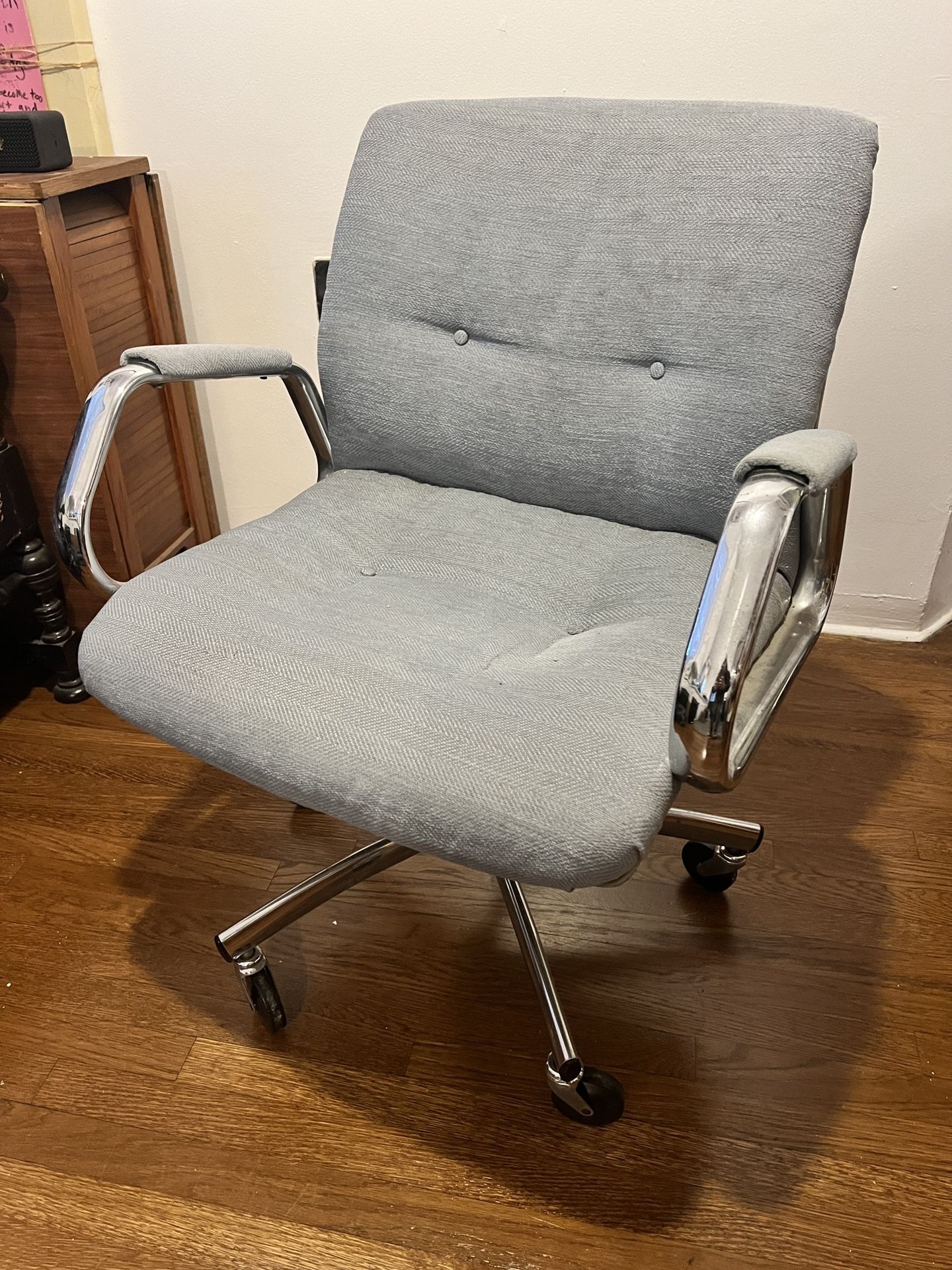 Classic Rolling Office Chair